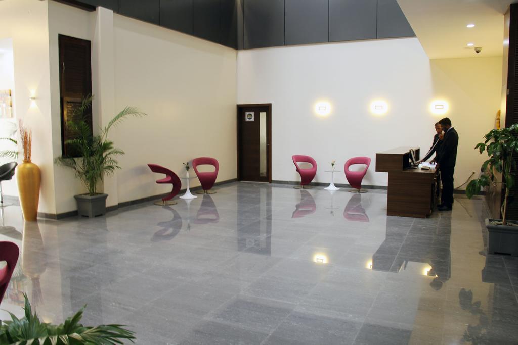 The Sky Court Hotel Aurangabad  Ngoại thất bức ảnh