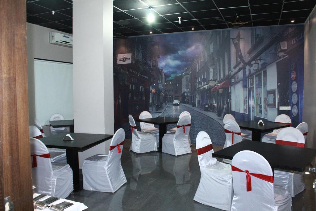 The Sky Court Hotel Aurangabad  Ngoại thất bức ảnh