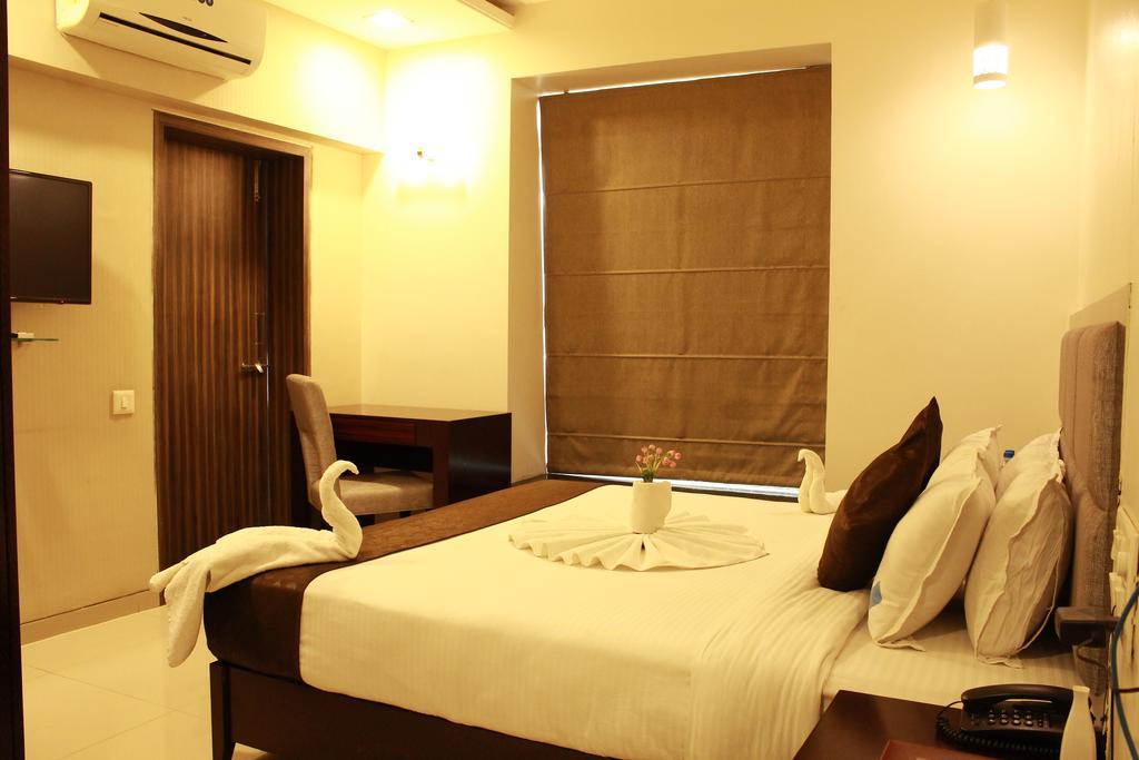 The Sky Court Hotel Aurangabad  Ngoại thất bức ảnh