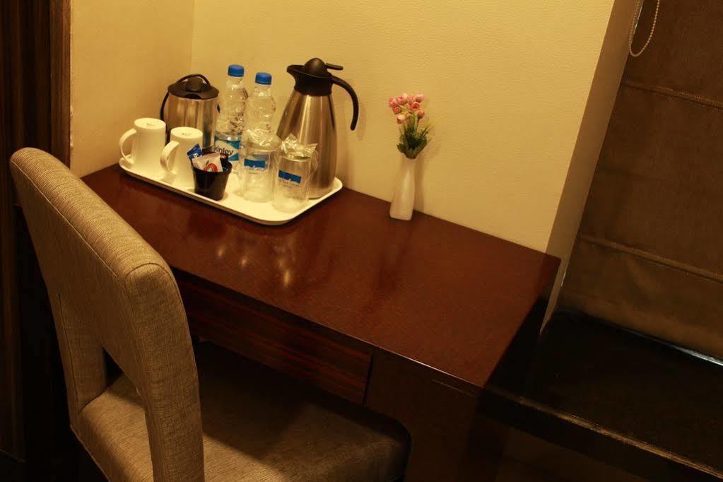 The Sky Court Hotel Aurangabad  Ngoại thất bức ảnh